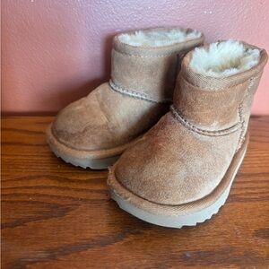 SOLD Classic Mini II toddler/infant boots in chestnut suede 6C